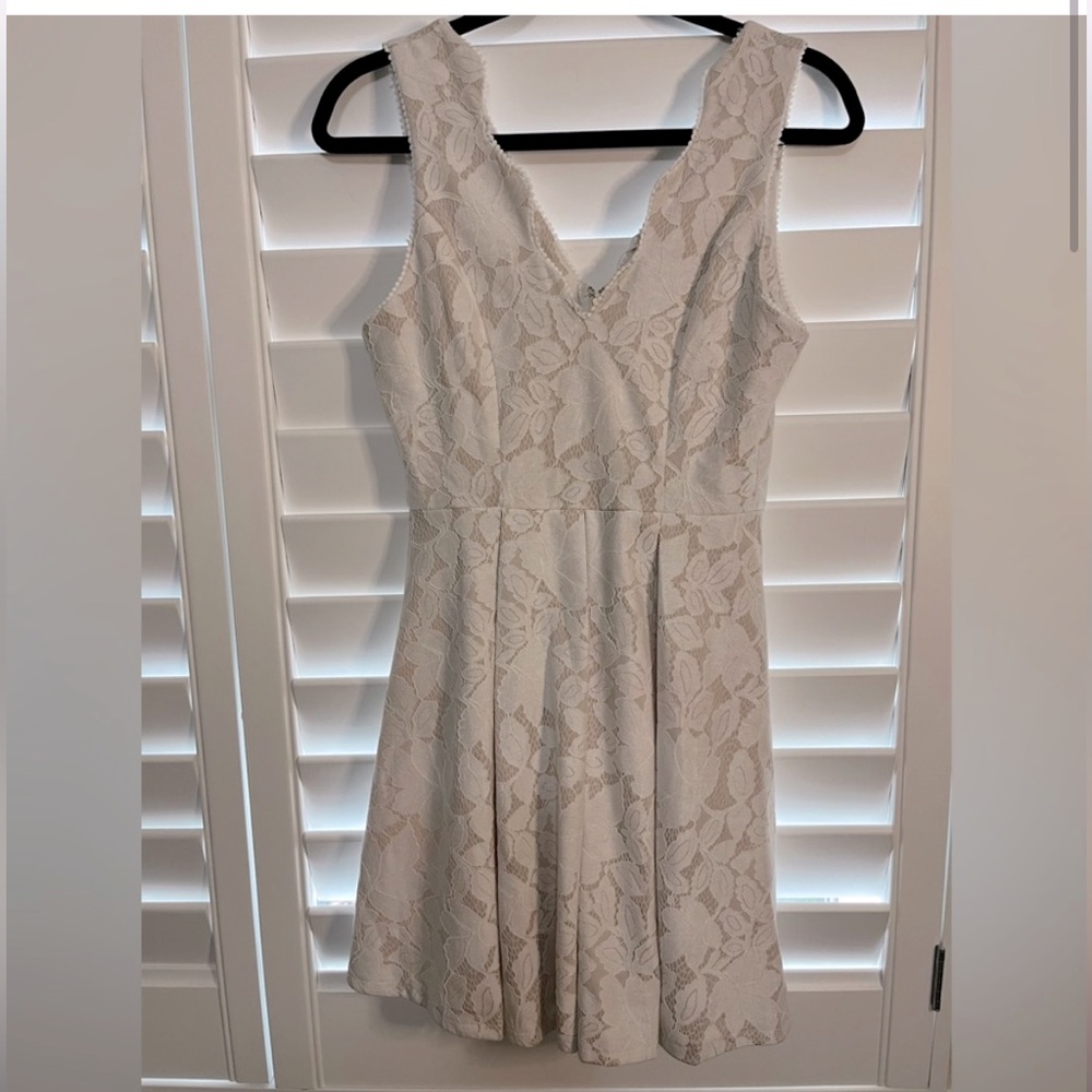 Lace Sleeveless Cocktail Dress